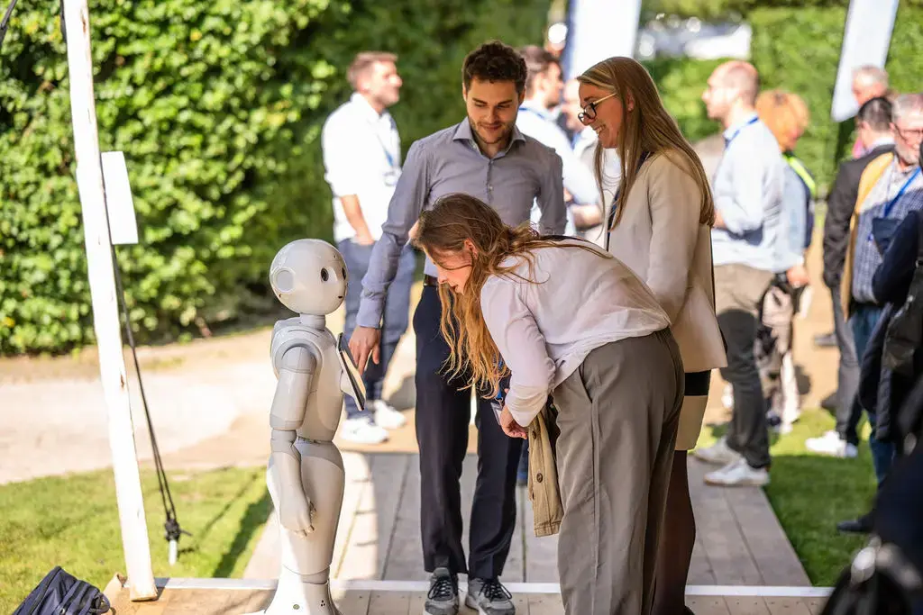 Blog Post 'Corporate Entertainment: 10 Innovative Concepts Integrating Robotics' cover image.webp